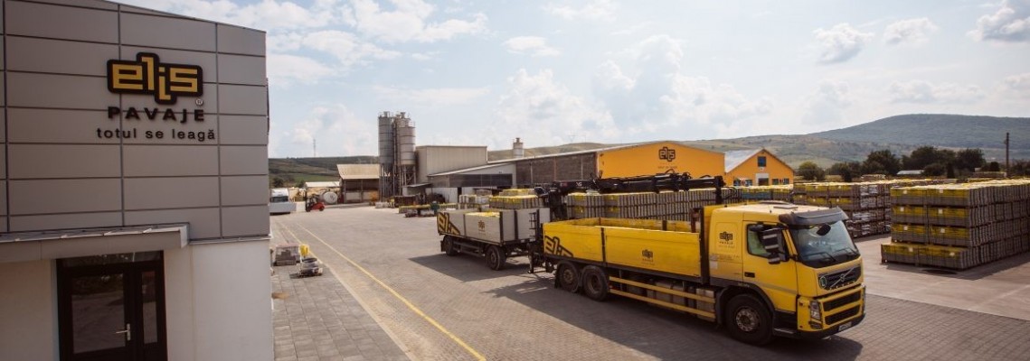 Elis Pavaje doneaza materiale in valoare de 60.000 euro si continua procesul de reabilitare a scolilor din Romania
