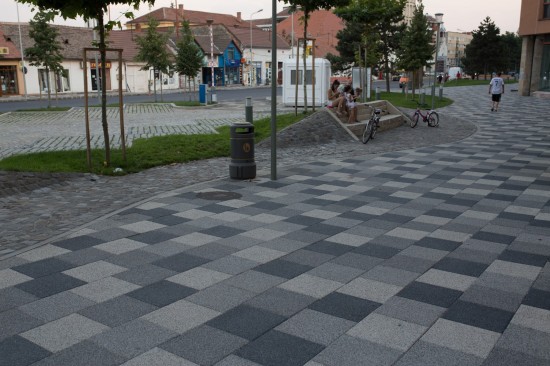 Centru Civic, Alba Iulia, pavele Umbra, Patrat Eco
