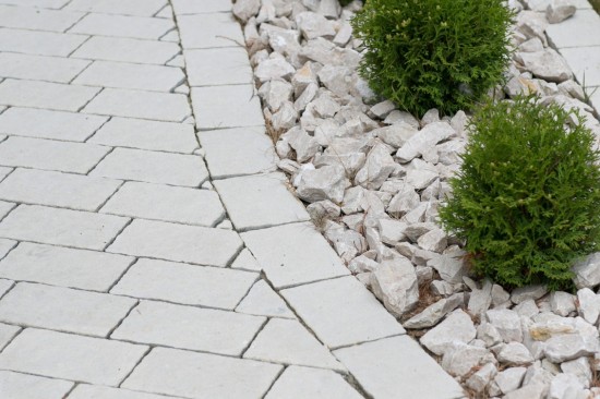 Alee si acces auto, pavele Rustic Clasic, culoare Alb-crem 