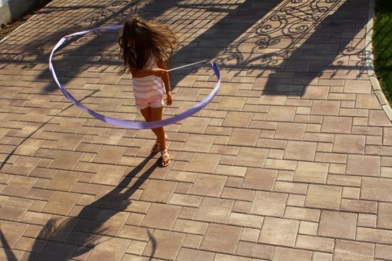 Alei si parcare curte, pavele Fantasia, culoare Maro patinat