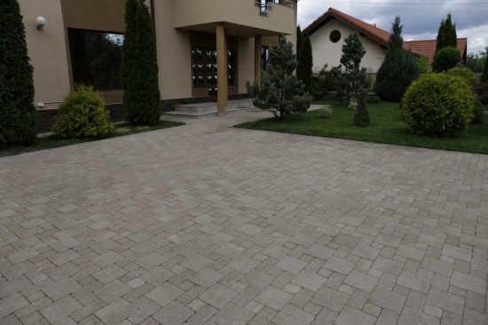 Curte, pavele Maris Antico, culoare Travertin