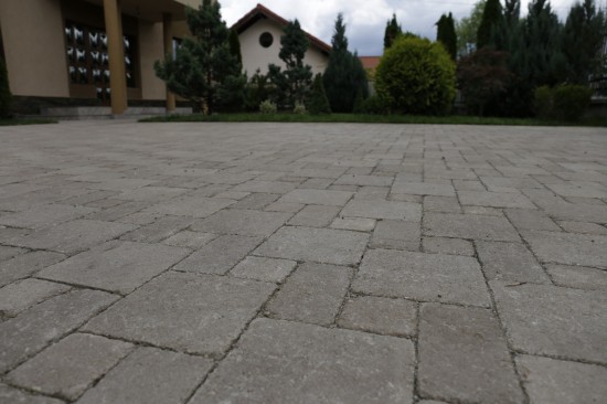 Curte, pavele Maris Antico, culoare Travertin