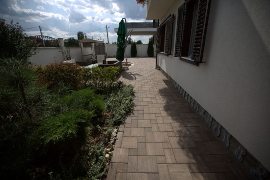 Curte si terasa, pavele Fantasia, culoare Maro patinat