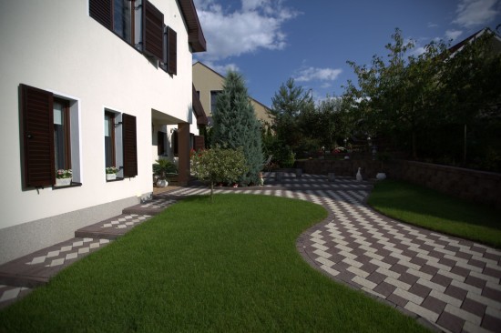Curte, alei, terasa, pavele Rustic Clasic. culoare Maro si Alb-Crem