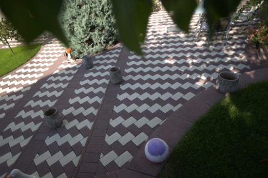 Curte, alei, terasa, pavele Rustic Clasic. culoare Maro si Alb-Crem