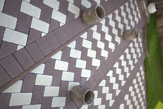 Curte, alei, terasa, pavele Rustic Clasic. culoare Maro si Alb-Crem