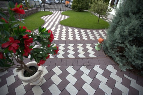 Curte, alei, terasa, pavele Rustic Clasic. culoare Maro si Alb-Crem