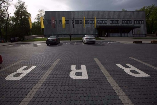 Parcare Muzeul Astra, Sibiu, pavele Frunza F4, culoare Ciment si Antracit