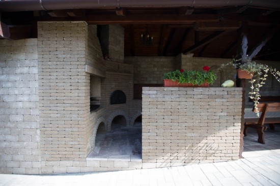 Bucatarie si terasa, pavele Antico D2, culoare Travertin