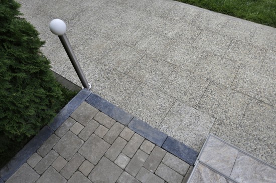 Curte, pavele Maris Antico, culoare Travertin