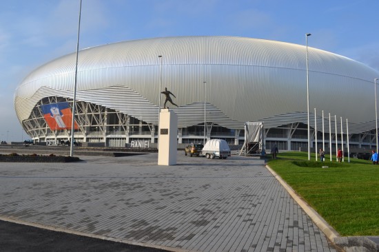 Stadionul Ion Oblemenco din Craiova, D1, D4 si Frunza, culoare ciment