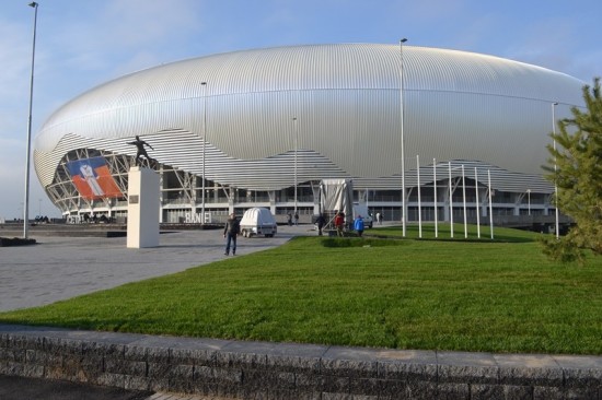 Stadionul Ion Oblemenco din Craiova, D1, D4 si Frunza, culoare ciment