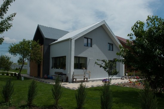 Curte pavata cu Rustic clasic, alb-crem si antracit
