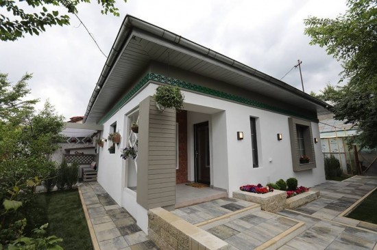 Alei si terasa curte, pavele Cortina P4, culoare Granit si Bordura B10, culoare Alb-Crem