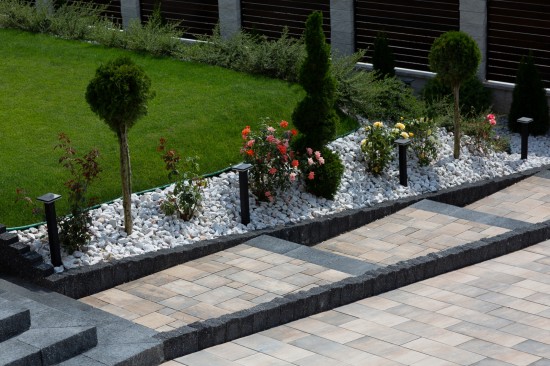 Amenajare curte pavele Cortina D7, Decora dolomit, palisade, blocuri de zid, elemente de treaptă Siena
