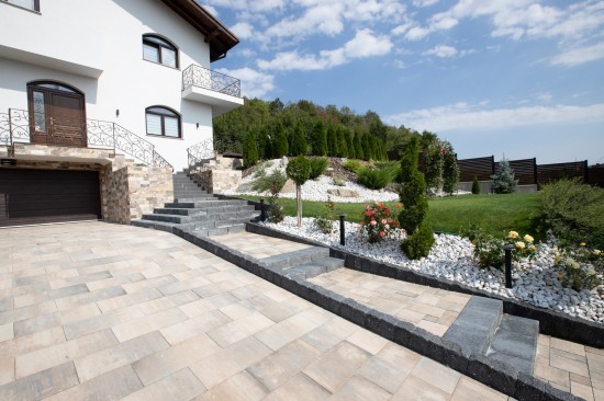 Amenajare curte pavele Cortina D7, Decora dolomit, palisade, blocuri de zid, elemente de treaptă Siena