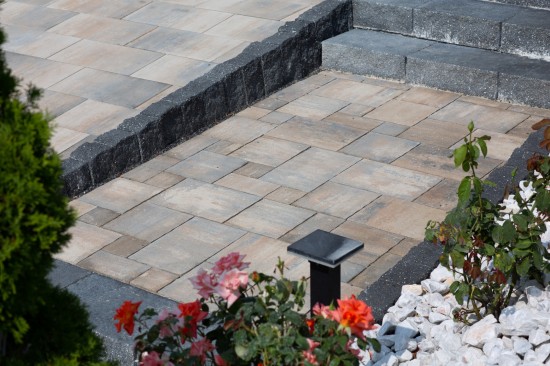 Amenajare curte pavele Cortina D7, Decora dolomit, palisade, blocuri de zid, elemente de treaptă Siena