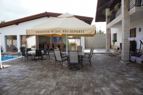 Terasă curte, dale Cortina D7 cafe
