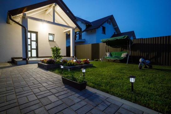 Amenajare curte pavaj Urbana D2, jardinieră Combi, câștigător concurs 