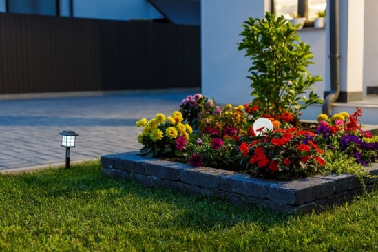 Amenajare curte pavaj Urbana D2, jardinieră Combi, câștigător concurs 