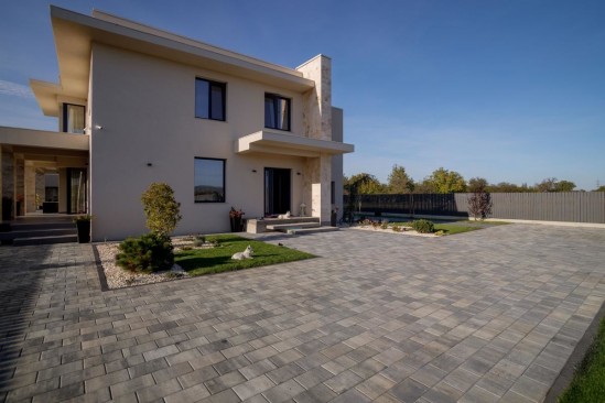 Curte reședință privată pavele Urbana D2, Cortina D4, bordură B1
