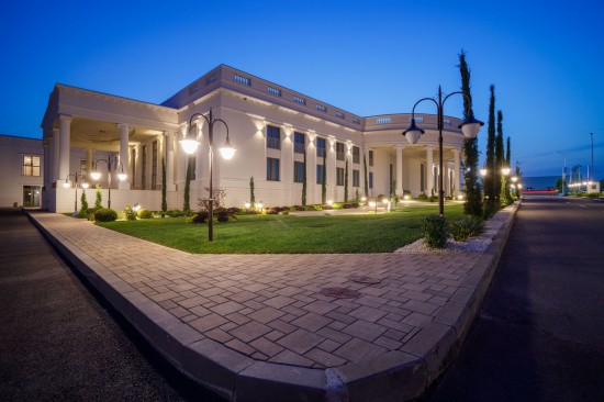 Centru evenimente, Coroana Events, Iasi, pavele Fantasia, nuanta cafe, Patrat P6, nuanta alb-crem