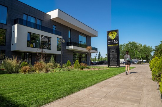 Complex turistic, Alma Health & Spa, Lacu Sarat-Braila, pavele Cortina P4, Decora, Umbra, Gard Siena
