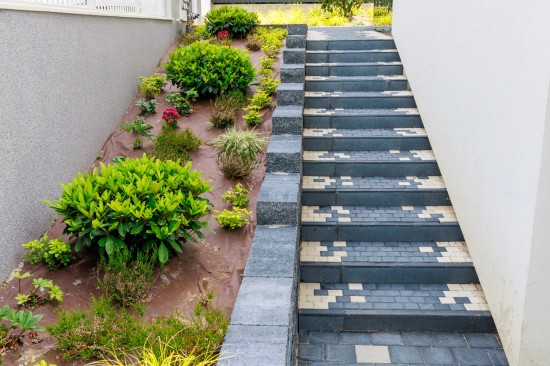Curte si zona acces, Clinica stomatologica, Cluj-Napoca, pavele Elfix 2, Patrat P6, Borduri B10, Blocuri zid Siena