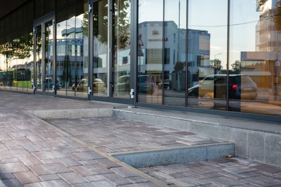 Complex Cibinium, Sibiu, pavele Fantasia, nuanta albastru patinat, Patrat P6, nuanta antracit
