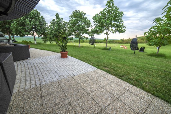 Domeniul Greaca, Giurgiu, dale Mozaic 1, nuanta natur, Umbra D2, nuanta alb-crem