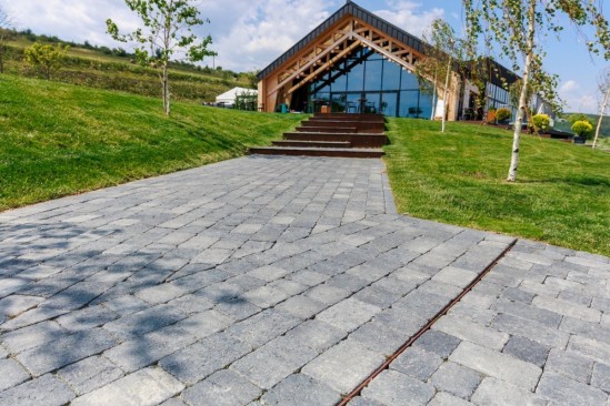 Sala evenimente, The Barn Cluj, pavele Maris Antico, culoare antracit