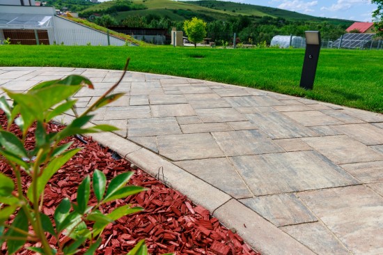 Alei si terasa curte, pavele Decora, Borduri B1, culoare dolomit