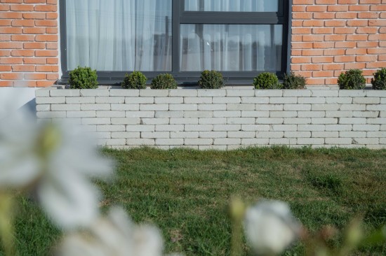 Alee curte, pavele Trenova Romb Grande, Jardiniera realizata din Elemente D6 Antico