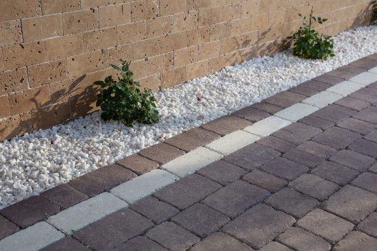 Acces curte, pavele Maris Antico, culoare maro patinat, Antico D2, culoare alb-crem