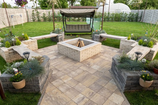 Alei si terasa curte, dale Baroc P9, P10, culoare solado, Focar Quadra, Banci Resto