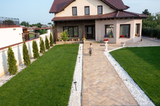 Alei si terasa curte, dale Baroc P9, P10, culoare solado, Focar Quadra, Banci Resto