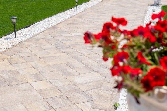 Alei si terasa curte, dale Baroc P9, P10, culoare solado, Focar Quadra, Banci Resto