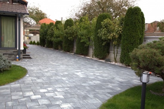 Curte si alei, pavele Decora, culoare tempo, Gard Siena, culoare alb-crem