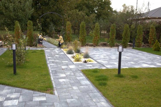 Curte si alei, pavele Decora, culoare tempo, Gard Siena, culoare alb-crem