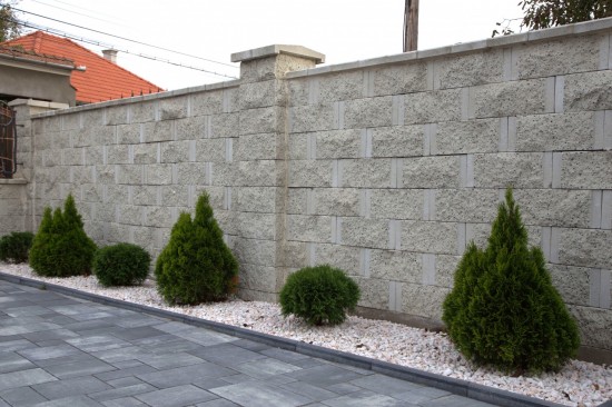 Curte si alei, pavele Decora, culoare tempo, Gard Siena, culoare alb-crem