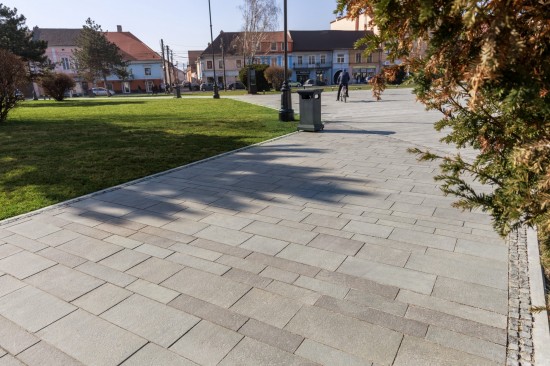 Piata Sebes, Placi andezit fiamate, Borduri bizotate, Piatra cubica 5x5x5 cm sparta