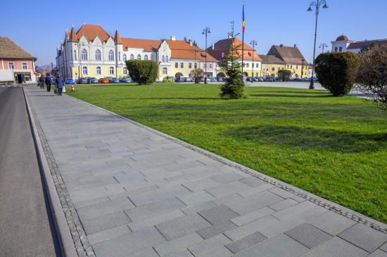 Piata Sebes, Placi andezit fiamate, Borduri bizotate, Piatra cubica 5x5x5 cm sparta