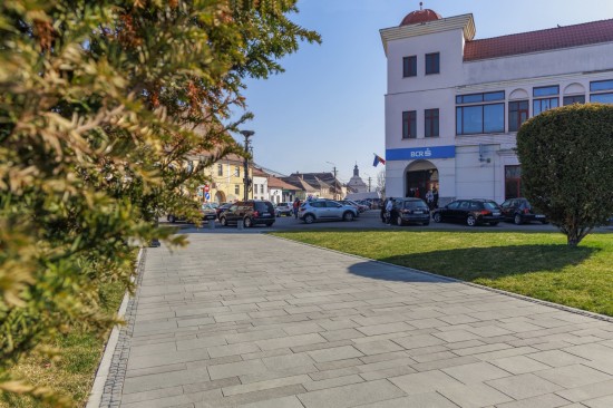 Piata Sebes, Placi andezit fiamate, Borduri bizotate, Piatra cubica 5x5x5 cm sparta