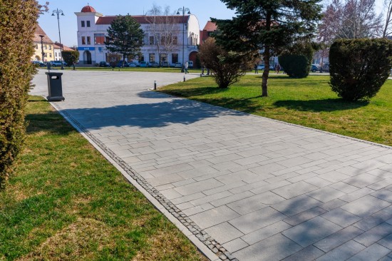 Piata Sebes, Placi andezit fiamate, Borduri bizotate, Piatra cubica 5x5x5 cm sparta