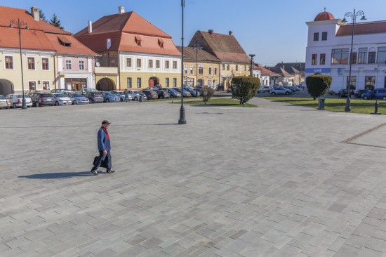 Piata Sebes, Placi andezit fiamate, Borduri bizotate, Piatra cubica 5x5x5 cm sparta