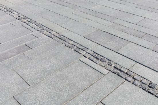 Piata Sebes, Placi andezit fiamate, Borduri bizotate, Piatra cubica 5x5x5 cm sparta