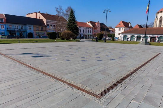 Piata Sebes, Placi andezit fiamate, Borduri bizotate, Piatra cubica 5x5x5 cm sparta
