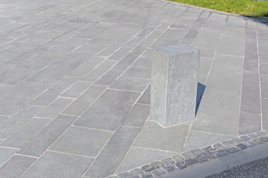 Piata Sebes, Placi andezit fiamate, Borduri bizotate, Piatra cubica 5x5x5 cm sparta
