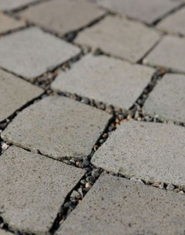 Piatra Cubica Andezit Albini 8/8/8 cm, cu o fata taiata